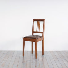 画像をギャラリービューアに読み込む, Leather-seated chair
